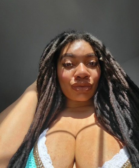 Locked Honey Princess onlyfans strip