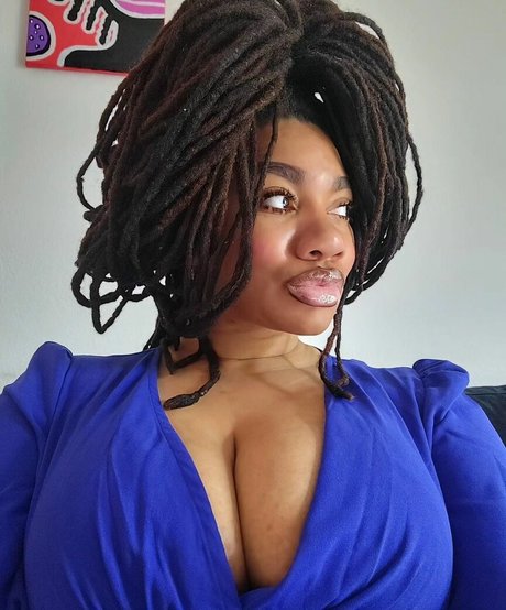 Locked Honey Princess onlyfans tits