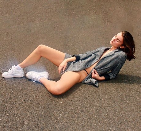 Bec Lauder is on onlyfans