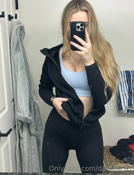 Daniela lzj onlyfans public photos