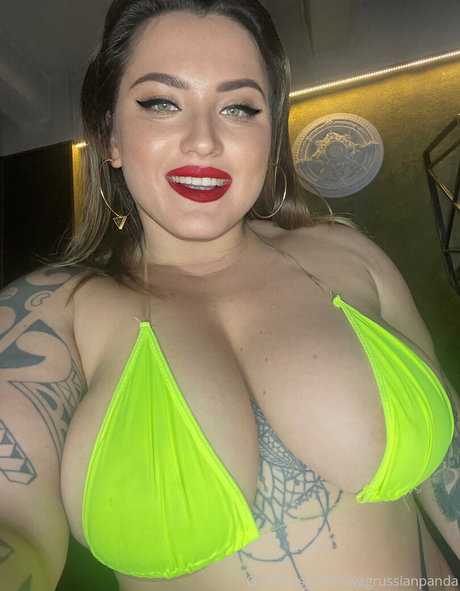 SwagRussianPanda onlyfans strip