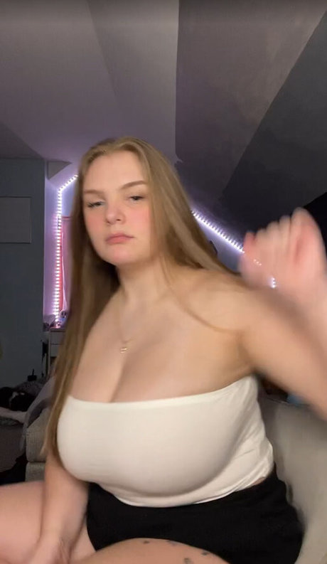 Emily L onlyfans naked leaked