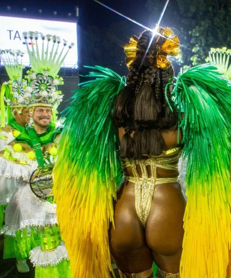 Iza Cantora naked onlyfans leaks