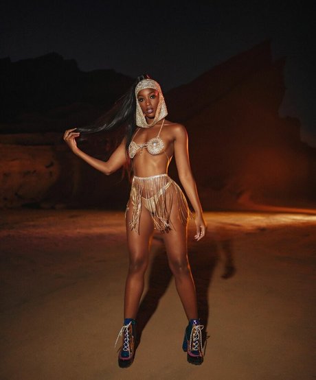 Iza Cantora sexy onlyfans