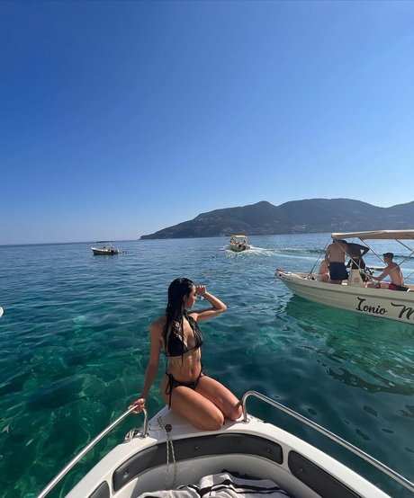 Lily Draycott strip onlyfans