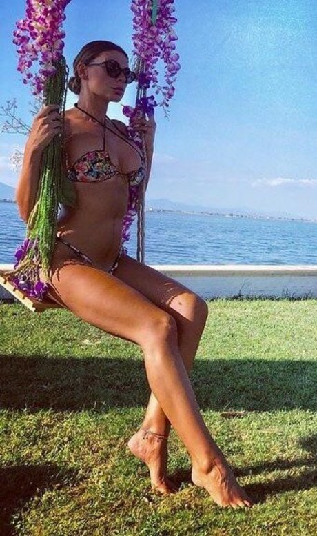 Jolanda De Rienzo leaked onlyfans free