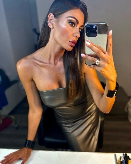 Jolanda De Rienzo onlyfans tits