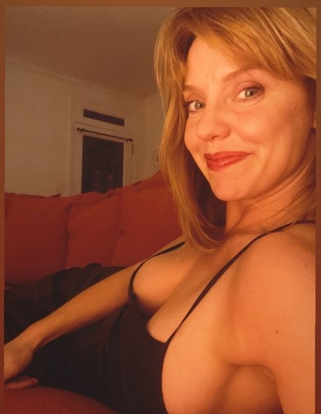 Kelli Garner onlyfans leaks sex