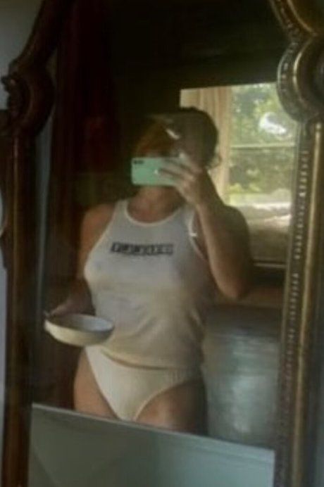 Kelli Garner onlyfans