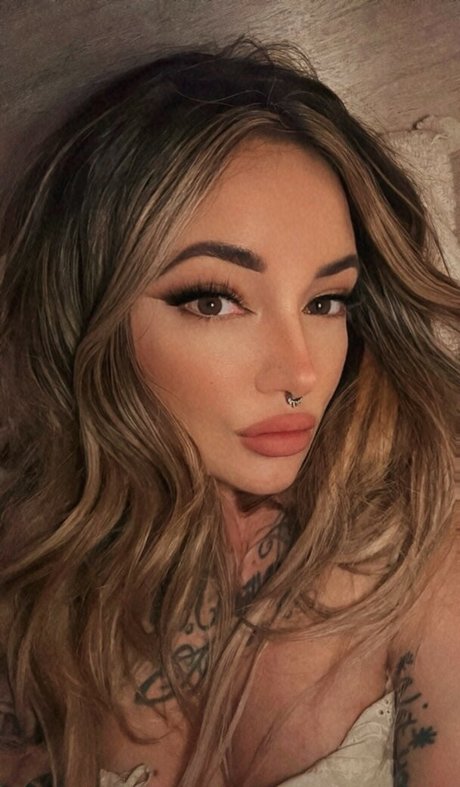 Brittany Zapata onlyfans model photos