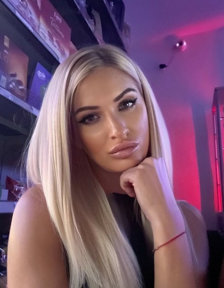 CrystalElise onlyfans ass