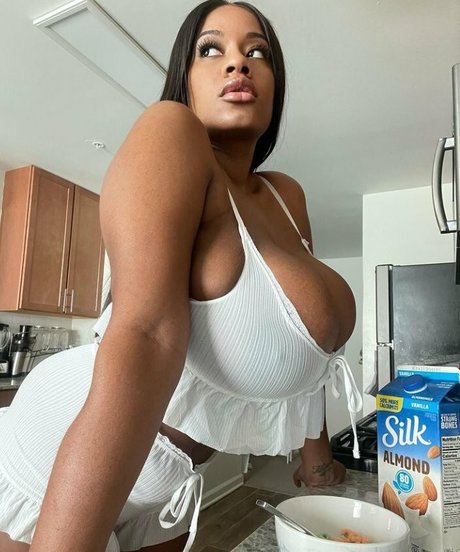 Yanithebbody1 only fans nude leaks