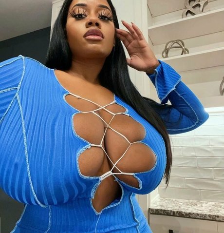 Yanithebbody1  picture