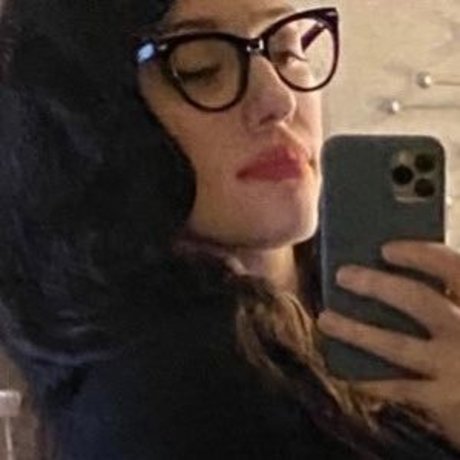 Kat Dennings onlyfans.