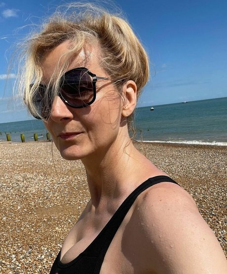 Corrinne Wicks onlyfans leak ass