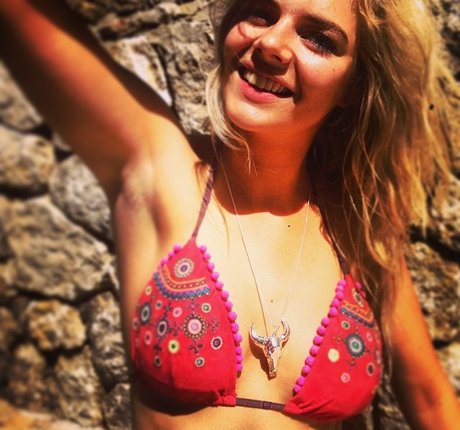 Samara Weaving feet onlyfans