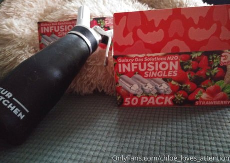 chloe loves attention only fans pics