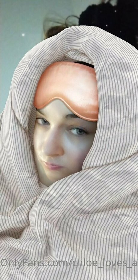 chloe loves attention onlyfans photo