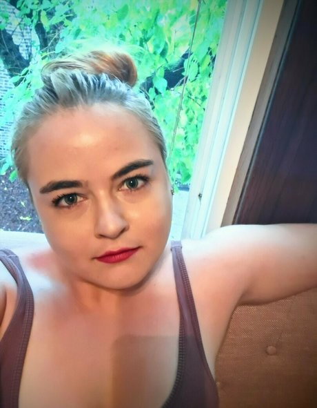 chloe loves attention onlyfans xxx