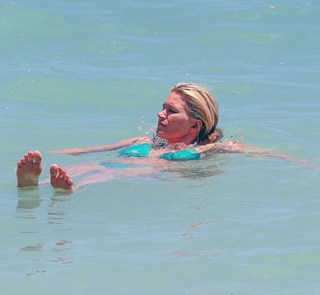 Natasha Henstridge onlyfans public photos