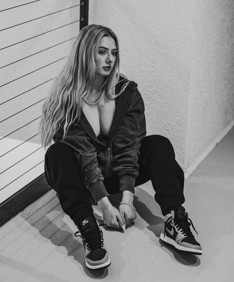 Miranda Cohen onlyfans naked leak