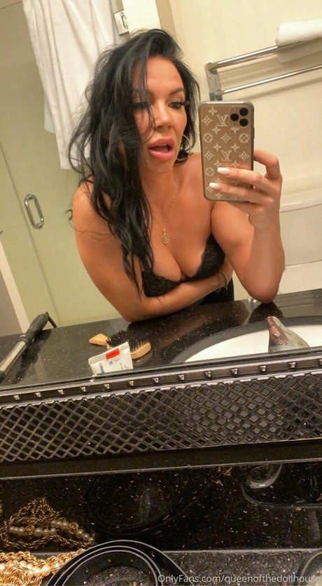 queenofthedollhouse leak onlyfans nude