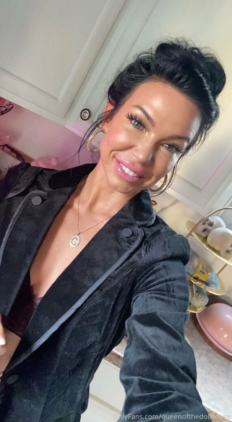 queenofthedollhouse porn onlyfans leaks