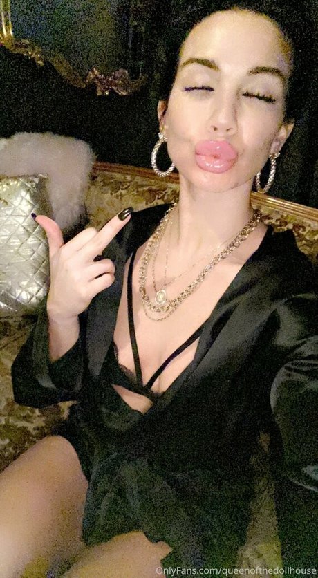 queenofthedollhouse nude only fans leaks