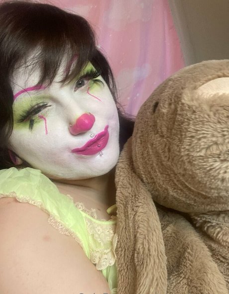 moaningbrat onlyfans hot