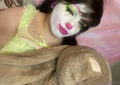 moaningbrat topless onlyfans