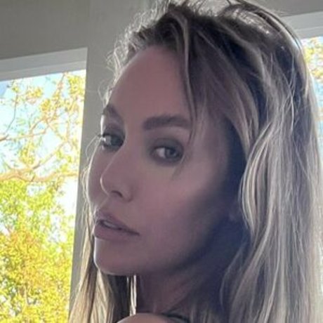 nicoleanistonxo onlyfans nudes