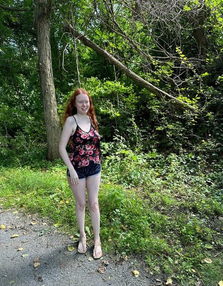 Cherrylovebombb naked leaked onlyfans