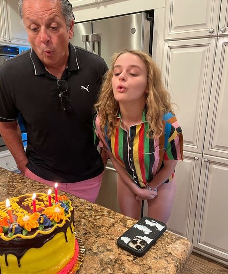 Joey King onlyfans leaked.