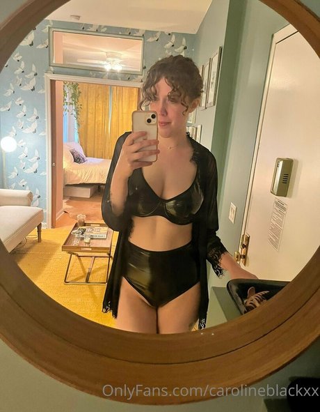 carolineblackxx onlyfans leakes