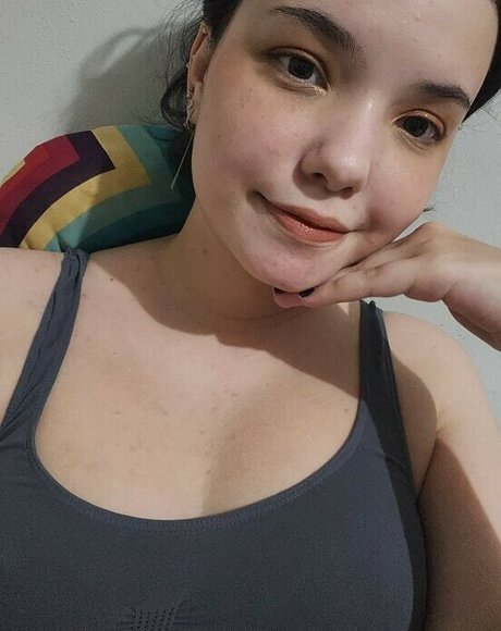 BellaPlays onlyfans leajs