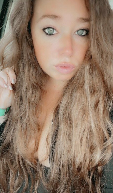 Ivy Mia onlyfans topless