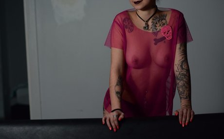 Yamur Imek onlyfans model images