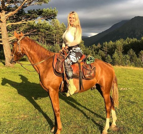 busty solo onlyfans sexy nude illustration