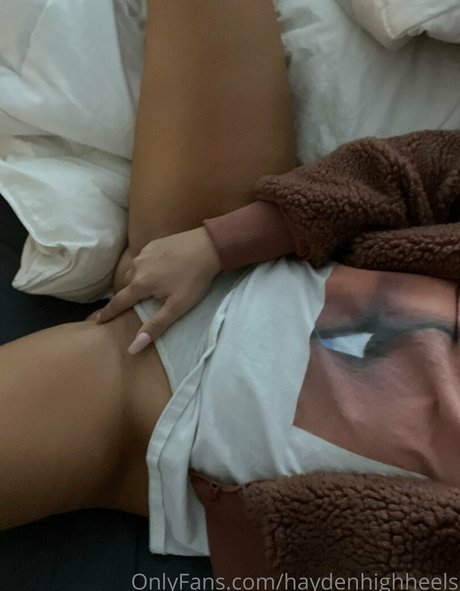 lesbian kissing onlyfans beautiful naked snap