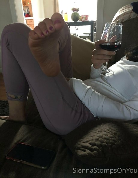 siennastompsonyou onlyfans striptease