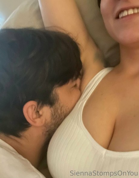 siennastompsonyou only fans.