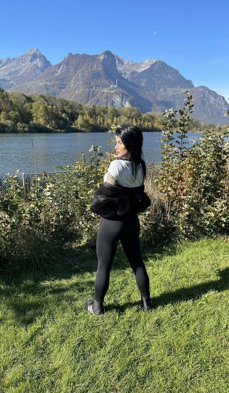 Victoria Carvalho onlyfans leaked