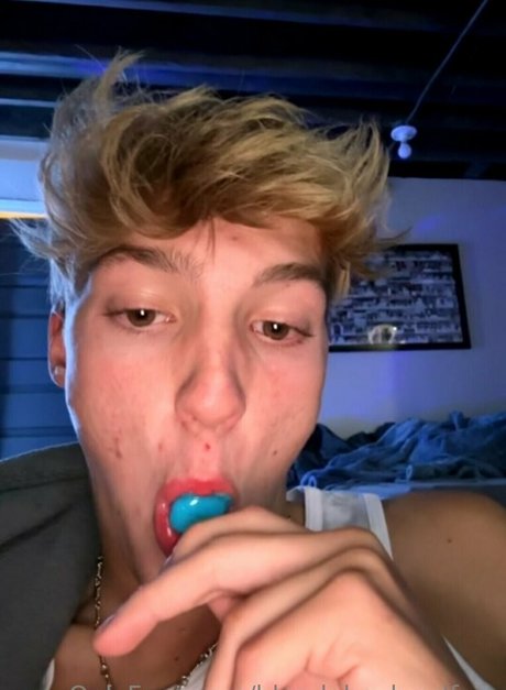 blondeboybradfree porn onlyfans