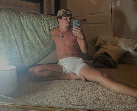 blondeboybradfree feet onlyfans