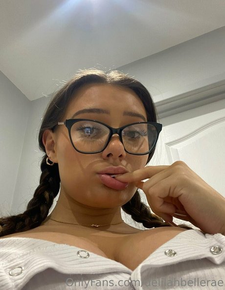 delilahbellerae onlyfans boobs