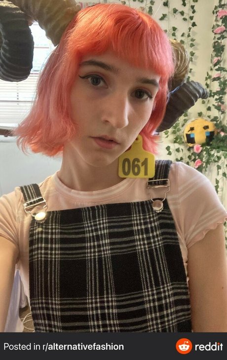 Bubblepinkelle  self-portrait