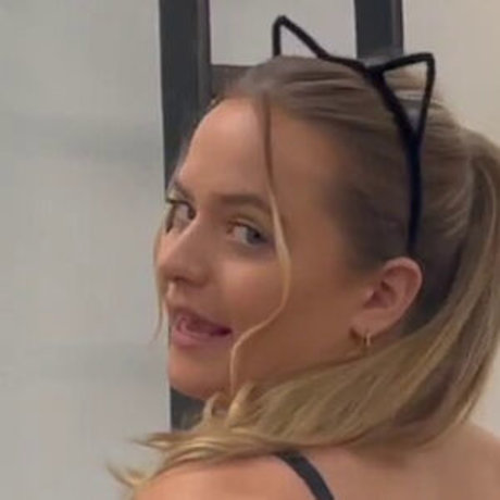 The Girl In Lingerie onlyfans naked pics