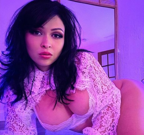 Pinksaltmoon Profile image