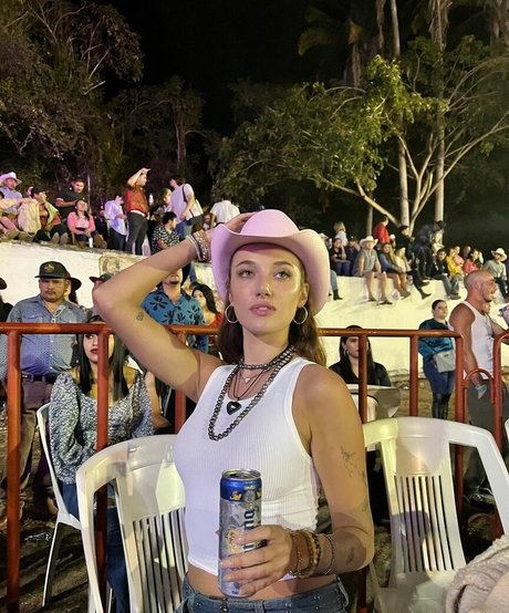 Olivia OBrien onlyfans