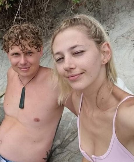 MissAlice nude only fans